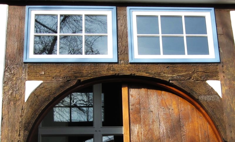 Datei:Kirchhofstraße 1, Torbogen NHV Penke 2012.jpg