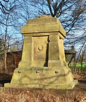 Trophagener Str. 02 Ehrenmal.jpg