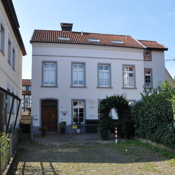 Datei:DT-Schülerstr17 JK2024.jpg