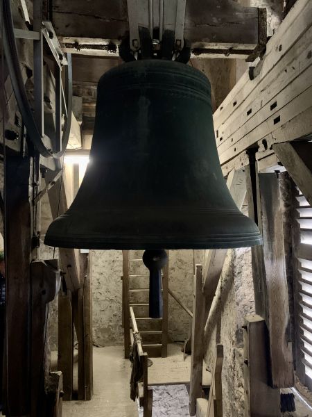 Datei:OE-Kirche-Bronzeglocke JK2024.jpg