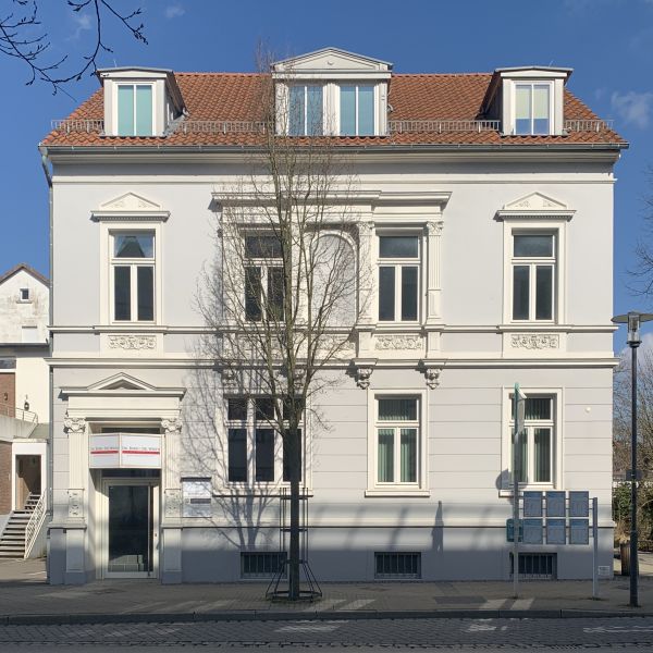 Datei:DT-Bismarckstr11 JK2025.jpg