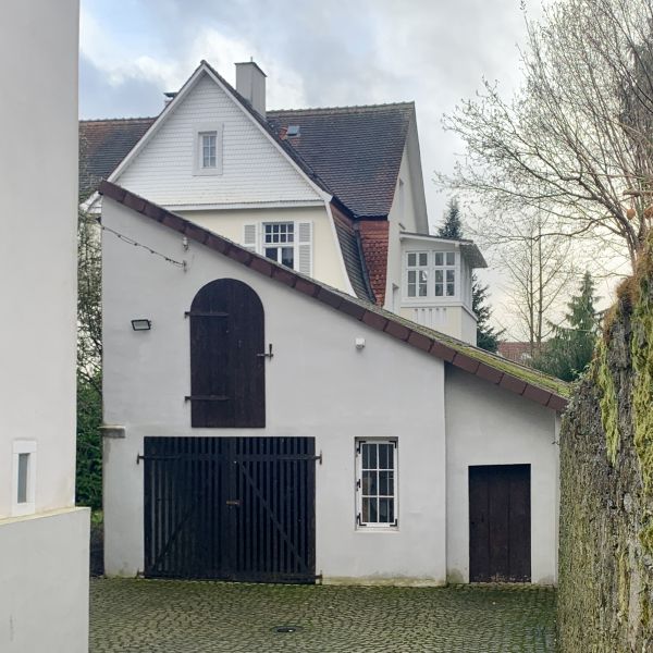 Datei:DT-Allee15 Kutscherhaus JK2024.jpg