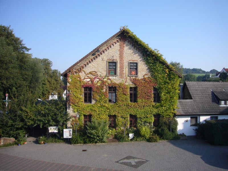 Datei:DT-Hk AmKrugplatz14 JK2015.JPG