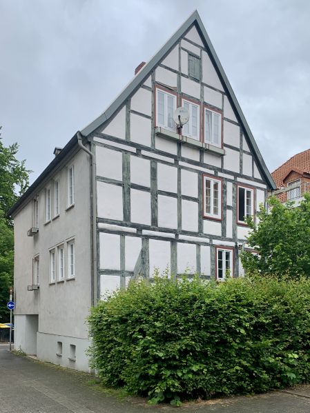 Datei:DT-Baumstr2 JK2024.jpg