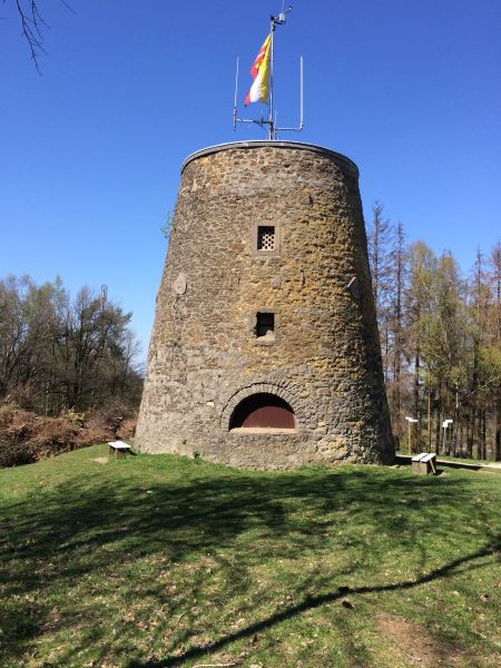 Datei:OER-Kumsttonne JK2019.JPG