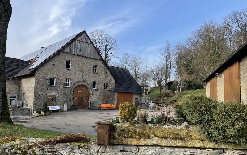 Datei:Hof Wiemann, Haupthaus von Nordosten.jpg