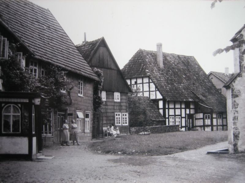 Datei:Kirchplatz in Heiden.jpg