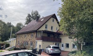 Ebert Nr. 18 nördl Traufseite bearbeitet.jpg