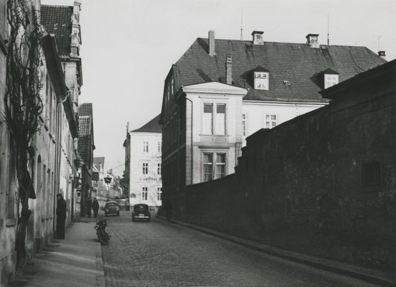 Datei:DT-Weinbergstr DT BA 520.jpg