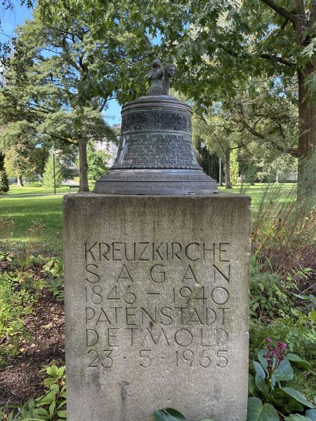 Datei:DT-Schlossplatz Glocke JK2026.JPG