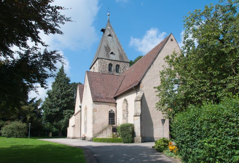 Datei:DT-Hk KircheaußenJK2017.jpg
