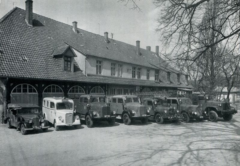 Datei:DT-Theaterpl2-c1950.jpg