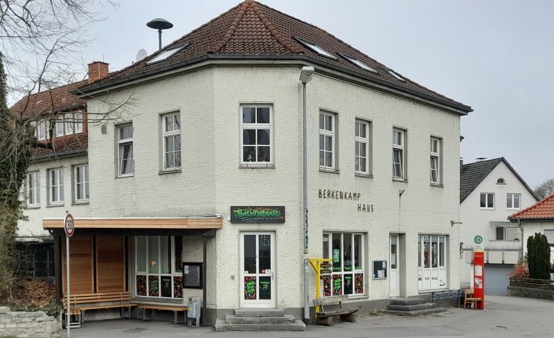 Datei:Berkenkamphs. Hauptstraße.jpg