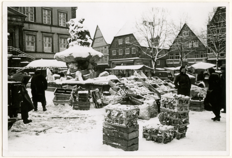 Datei:DT-Marktplatz1950 BADT-5-31.png
