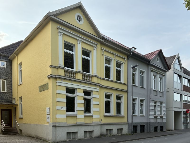 Datei:DT-Hermannstr35+33 JK2025.jpg