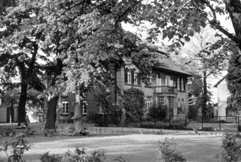 Datei:Pastorenhaus-Leopoldshöhe-ca-1960.jpg