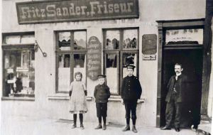 Neue Torstraße 14, Friseur Sander Schlingmann 1980.jpg