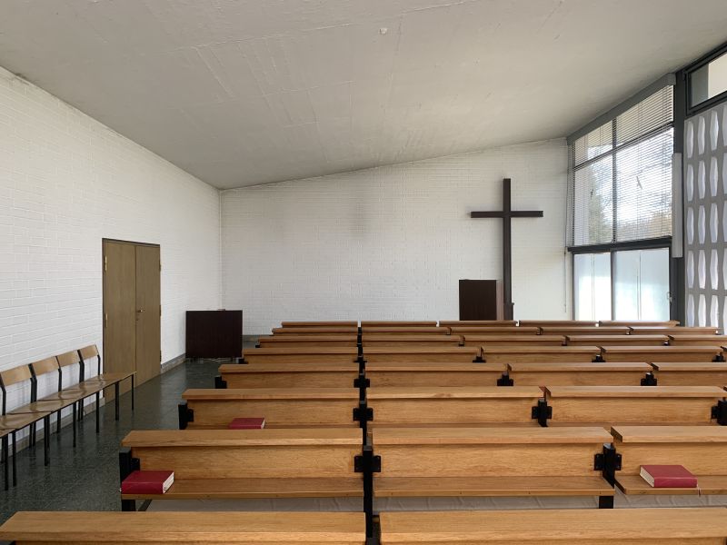 Datei:BRO-Friedhofskapelle-innen JK2023.jpg