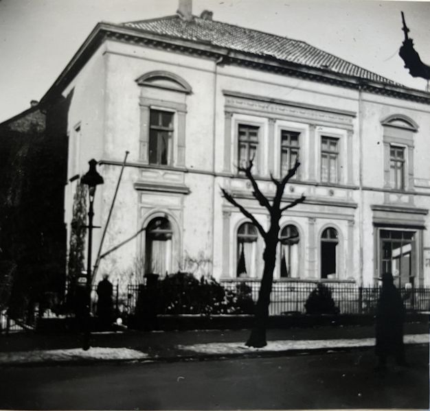 Datei:DT-Paulinenstr44 um1940.jpg