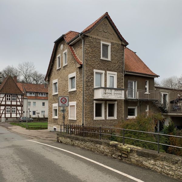 Datei:DT-Hk AmKrugplatz1.jpg