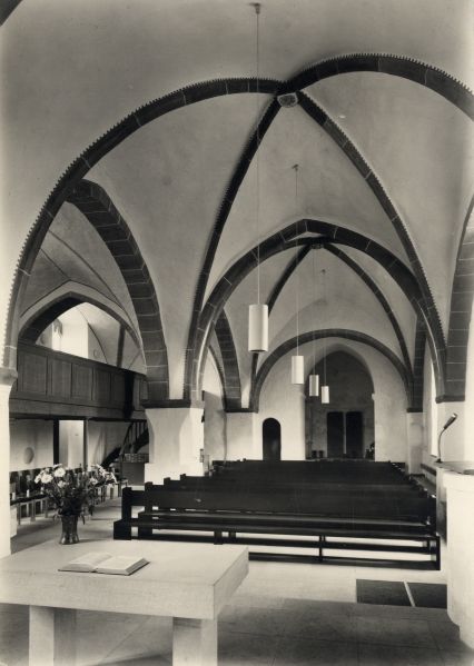 Datei:DT-Hk KircheinnenME-PK-24-118.jpg