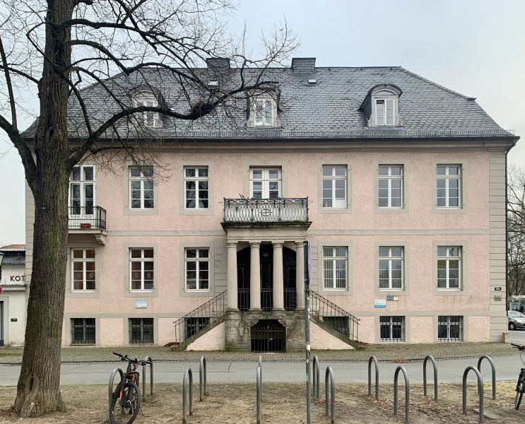 Datei:DT-Allee1 2023JK.jpg