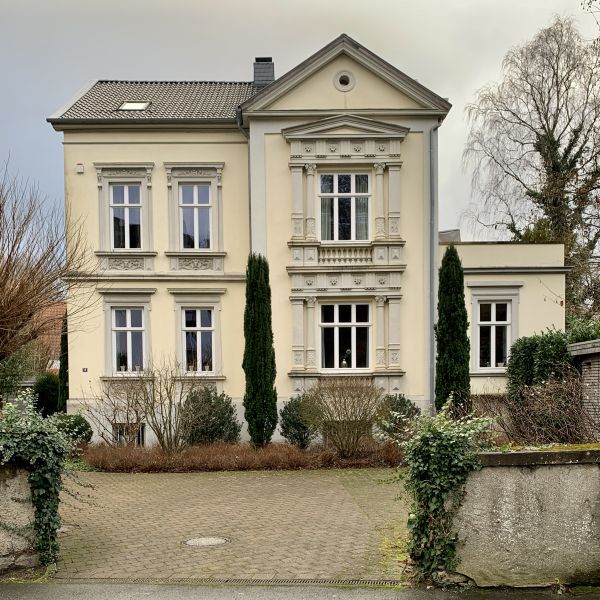 Datei:DT-AlterPostweg12 JK2025.jpg