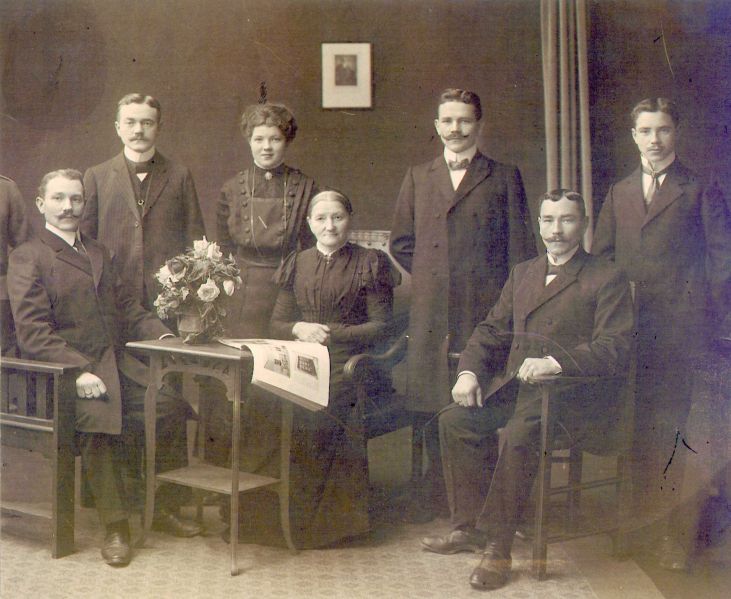 Datei:Familie Weber um 1900.jpg