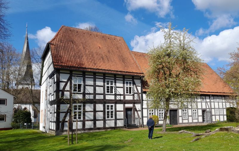 Datei:Kirchplatz 8, Heiden.jpg