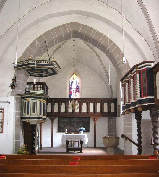 Datei:Kirche in Schwalenberg, innen.jpg